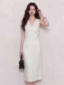 QFN | Elegant V-Neck Sleeveless Mid-Length Dress