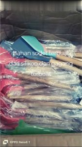 Sodet Silicon & Gagang Kayu Tahan Panas