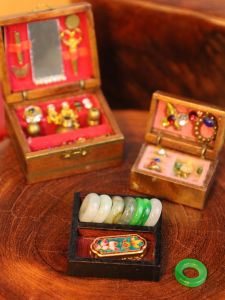 Miniature Chinese Style Jewelry Box Model Wedding Gift Jade Bracelet Dollhouse BJD Micro Toys Collectible Home Living Scene