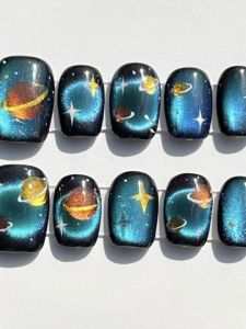 แฮปปี้แพลนเน็ต สตาร์รี่สกาย ชอร์ต ยูวี เจล เนลส์ แคทอาย เนลอาร์ต สีขาว สติ๊กเกอร์ติดเล็บแบบสวมใส่ได้เพื่อเพิ่มความสวยงามเล็บปลอมที่วาดด้วยมือ