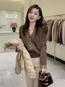 เสื้อคาร์ดิแกนถักคอวีผู้หญิงฤดูใบไม้ผลิและฤดูใบไม้ร่วงดีไซน์ใหม่ เสื้อชั้นในถักลายลูกไม้ต่อด้านบน เสื้อคลุมกันหนาวแบบสวมหัว