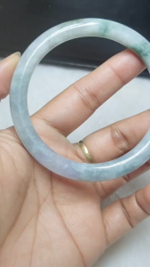 J453 กำไลหยกพม่าเจไดต์ Type A สีเขียวอมขาวม่วงอ่อนๆ