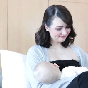 [CHÍNH HÃNG] MOOIMOM Cốc Hút Sữa Hứng Sữa Từ Silicone Thực Phẩm An toàn Cho Bé Cao Cấp A7002