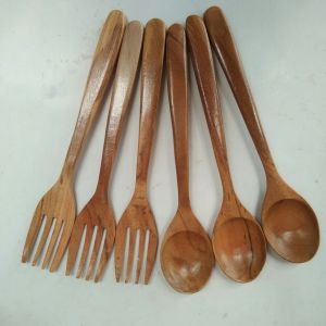 sendok makan kayu jati.