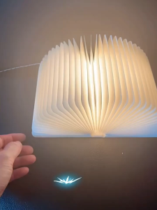 โคมไฟอ่านหนังสือแบบสร้างสรรค์พับได้ 360 องศา โคมไฟไม้แบบพกพาสำหรับกลางคืน ของขวัญวันหยุดที่ระลึก