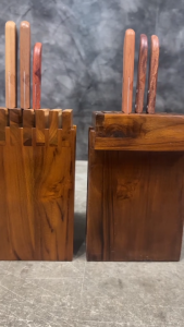 ที่เสียบมีด ที่เก็บมีดไม้สักอเนกประสงค์ ที่ปักมีด แข็งแรง ทนทาน ทำจากไม้สักแท้ ลวดลายสวยงามตามธรรมชาติ