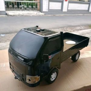 Mainan Mobil-Mobilan Pick Up Isuzu Traga Free Tali Non Music Kemasan Kantong
