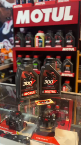 oli motul 300v 10w30 5w40 10w40 10w50 zx25r cbr250rr zx6r cbr600 r15 gsx 150