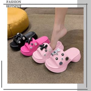 เเนะนําเลย รองเท้าเเฟชั่นเกาหลี ตัวติดเท่ห์มากเเกร ทรงเข้ารูปมาก ผู้หญิงไม่ควรพลาด กันลื่นเเน่นๆ ใช้สบายเเทียมดี รีบสั่งซื้อเข้ามาได้ เมื่อให้เลย