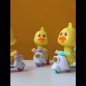 Mainan Edukasi Anak Bayi: Mainan Bebek Putar Berjalan Tanpa Baterai