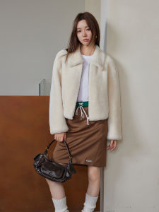 2025 Winter Womens Short Zipper Lapel Merino Leather Fur Coat Integrated Design Warmth Youth Style Long Sleeve Loose Fit