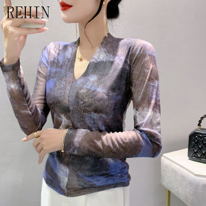 REHIN ฤดูใบไม้ร่วงและฤดูหนาวแฟชั่นคอวีสำหรับผู้หญิงใหม่เสื้อยืดพิมพ์ลายตาข่ายแขนยาวเสื้ออเนกประสงค์เข้ารูปกระชับสัดส่วน