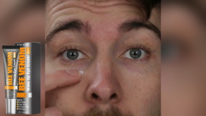 EAST MOON ครีมบำรุงรอบดวงตา Bee Venom Men Eye Cream ยกและต่อต้านริ้วรอย อายครีม ต่อต้านริ้วรอย ป้องกันการแก่ตามวัย ถุงใต้ตา กำจัดรอยคล้ำ บรรเทารอยหมองคล้ำและอาการบวม ครีมบำรุงรอบดวงตาชุ่มชื้น การดูแลรอบดวงตา