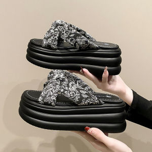 รองเท้าแตะส้นหนาสำหรับผู้หญิง ฤดูร้อน 2024 รองเท้าแตะชายหาดแบบสวมสบาย น้ำหนักเบา ขนาดเล็ก 34 รองเท้าแตะส้นเตี้ยสำหรับใส่ไปงานแต่งงาน