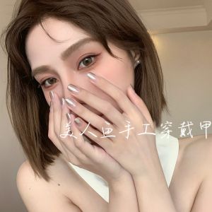 เล็บเทียมที่ติดได้ด้วยแสง UV แบบมีชั้นสีเปลี่ยน ทองเหลืองแชมเปญ ทรงเรขาคณิต เล็บทาสีที่เสริมสร้างความงามระดับไฮเอนด์