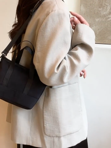 กระเป๋าผู้หญิง กระเป๋าสะพายไหล่ผู้หญิงที่สวยงามและง่ายต่อการจับคู่ ปรับสายได้