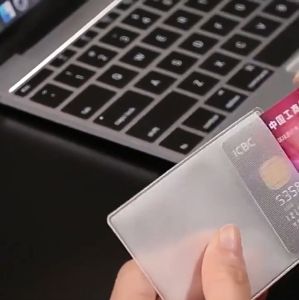 Cover Kartu Pelindung: Perlindungan Optimal untuk Kartu ATM, SIM & KTP