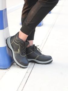 Q MALL SAFETY SHOES Medium-Cut Leather Boots Anti-smashing Anti-Piercing Work Protective Shoes Steel Toe Cap - PL1066 (Black)