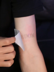 สติ๊กเกอร์แทททู ติด15วัน นิยมมินิมอล แทททูภาษจีน อังกฤษ เท่ๆ 12x4cm ติดหลังหู ไหปลาร้า Magic tattoo