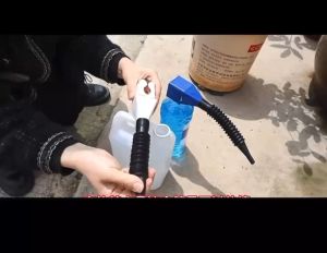 1pcs Automobile Telescopic Buckle Funnel Refueling Tool - Portable Motorcycle Hose Oil-adding P2430