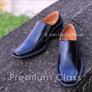 S. van Decka Sepatu Pantofel Pria RMTT018: Desain Fashionable & Tahan Lama