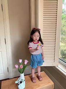 เสื้อยืดเด็กแขนสั้นเสื้อฤดูร้อนใหม่สาวน่ารักสไตล์ตะวันตกกับเสื้อเด็กเกาหลีดูเรียบง่าย