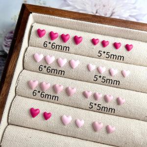 50PCS 3D Minimalist Sweet Peach Heart Nail Charms Mini Tricolors Flat Bottomed Heart Resin Nail Art Decorations DIY Nail Designs