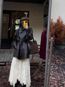 แจ็คเก็ตหนังทรงตรงสำหรับผู้หญิง ฤดูใบไม้ผลิ 2025 ทรงยาวปานกลาง ทรงเข้ารูป ปกติ แขนยาว ปกติ แจ็คเก็ตหนัง PU สำหรับผู้หญิง