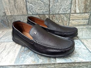 Sepatu casual slip on pria dewasa kulit sapi asli berkualitas