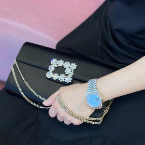 กระเป๋าผ้าไหมสีดำสำหรับงานเลี้ยงเยาวชนฤดูร้อนปี 2024 กระเป๋าสะพายไหล่สายโซ่แฟชั่น กระเป๋าผ้ากำมะหยี่สำหรับเยาวชน กระเป๋าสะพายไหล่แบบลำลอง