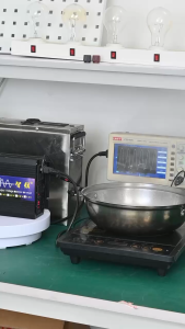 Biến tần sóng sin nguyên chất khẩn cấp 1000W → Thiết kế nhỏ gọn dễ sử dụng hiển thị điện áp kỹ thuật số nhiều cổng đầu ra cho ô tô và khẩn cấp → Vận chuyển nhanh