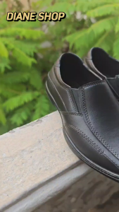 New Stylish Black Rubber Shoes for Boys Non-Slip Waterproof Slip-On Flat rubber blackshoes Comfortable Square Toe Design Durable All-Season School Wear 075523