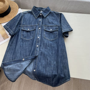 เสื้อเชิ้ตยีนส์ทรงหลวมแขนสั้นสไตล์วินเทจสำหรับผู้หญิงในฤดูใบไม้ผลิและฤดูร้อน ทรงหลวมสบาย ๆ คอโปโล กระดุม สีพื้น