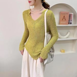 เสื้อสเวตเตอร์ถักคอวีผ้าขนสัตว์ลายทางแนวตั้งสำหรับผู้หญิง เสื้อคลุมกันหนาวฤดูใบไม้ผลิ 2023 ทรงเข้ารูป เสื้อคลุมกันหนาวสไตล์เกาหลี