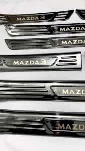 Ốp Bậc Cửa Nẹp Bước Chân Xe Mazda 3 2026-2020 Mẫu Vân Titan Cao Cấp Sẵn Keo Dán 3M