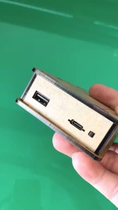Box Mica dùng pin 18650 và 21700 sử dụng mạch sạc nhanh 2 block như hình ( không bao gồm mạch)