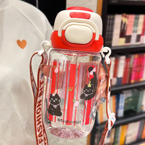 ถ้วยน้ำพลาสติกแบบมีที่จับสำหรับเด็ก ดื่มได้ตรง พร้อมที่คาดสะพายไหล่ ป้องกันการตกหล่น ถ้วยน้ำสำหรับเด็กนักเรียน