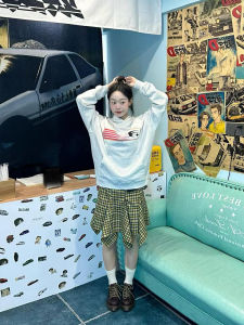 กระโปรงสั้นลายสก็อตสีเหลืองไม่สมมาตรสำหรับผู้หญิง ดีไซน์ทันสมัย เอวสูง กระโปรงสั้นผ้าผสมส่วนบน 100%