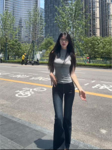 เสื้อกั๊กคอวีสีเทาสไตล์อเมริกันย้อนยุคสำหรับผู้หญิงในช่วงฤดูร้อน ทรงสลิมฟิต เสื้อแขนกุดแบบลำลอง เสื้อผ้าทำงานสไตล์สตรีท