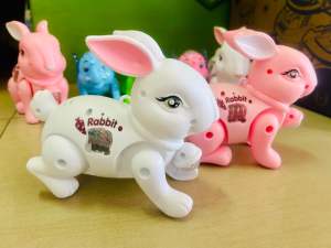 กระต่ายใส่ถ่าน มี2สี คละแบบส่ง ราคานี้ต่อ1ชิ้น กระต่ายของเล่น ใส่ถ่าน มีเสียง มีไฟ เดินได้ สินค้าพร้อมส่ง