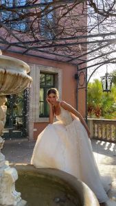 5 Gaya Gaun Pernikahan Romantis dan Unik