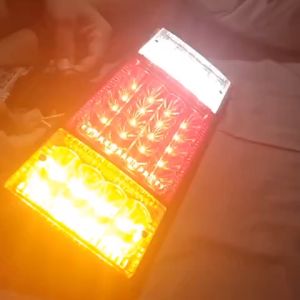 【ผู้ขายคนไทย+จัดส่งฟรี】 COD ไฟท้ายรถบรรทุก  12ไฟรถบรรทุก (ขายเป็นคู่)  ไฟท้ายติดรถLED