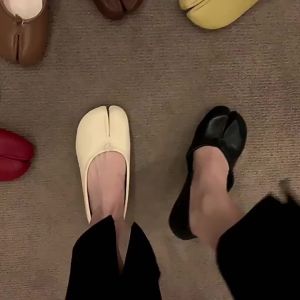 Flat Split-Toe Shoes Niche Gommino Womens Shoes Slip-on Shoes 2024 New Shallow Mouth Horseshoe Spring and Autumn Tabi Shoes
