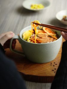 Large Capacity Oatmeal Bowl Breakfast Cup Ceramic Microwave Safe Noodles Bowl Single Handle Yogurt Bowl with Handle for Home Use