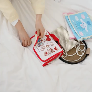 🌸 จัดระเบียบชีวิตสาวๆ กระเป๋าเอนกประสงค์ ใส่เครื่องสำอางค์ ของใช้ส่วนตัว กางออกและพับเก็บได้ ขนาด 20×24 cm