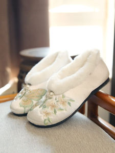 ฤดูใบไม้ร่วง รองเท้าผ้าปักกิ่งปักลายสไตล์ใหม่ ผ้าฝ้าย รองเท้าแตะบ้านกลางแจ้งดอกไม้ผีเสื้อ นุ่ม ด้านล่าง กันลื่น รองเท้า