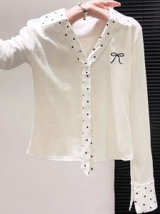 เสื้อยืดคอโปโลสีขาวลายจุด ทรงสลิมฟิต แขนยาว ทรงสั้น สำหรับผู้หญิง ฤดูใบไม้ผลิและฤดูใบไม้ร่วง 2025 เสื้อยืดคอโปโลสไตล์เกาหลี