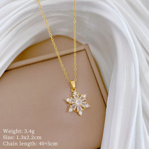 Stainless Steel Winter Snowflakes White Crystal Pendant Necklace For Women New Fashion Collarbone Chain Jewelry HolidayGift