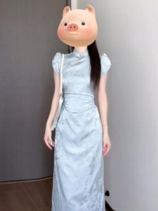 CHANGTONG | ชุดเดรสทรงเข้ารูปสไตล์จีนใหม่ เดรสผู้หญิงสุดสง่างาม ลายดอกไม้ กระโปรงยาว แขนสั้น คอตั้ง ทรงเอ เดรสฤดูใบไม้ผลิและฤดูร้อน