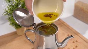 XT Stainless Steel Oil Container with Strainer 48oz Household Oil Strainer Pot Used Oil Container for Kitchen Oil Storage Can Oil Pot for Storing Frying Oil and Cooking Grease